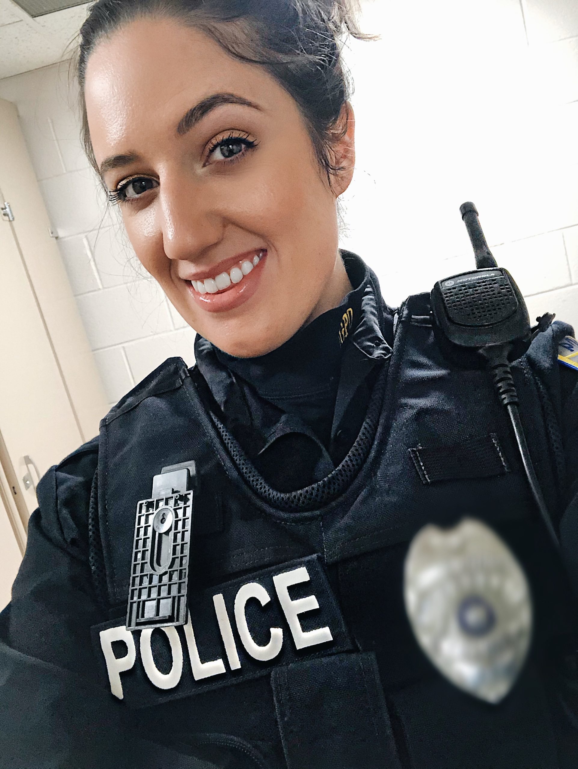 snap lave et eksperiment bidragyder Officer by night and YouTuber by day, Stefanie Rose uses platform to  educate the public and her 16.2K followers - Behind the Badge