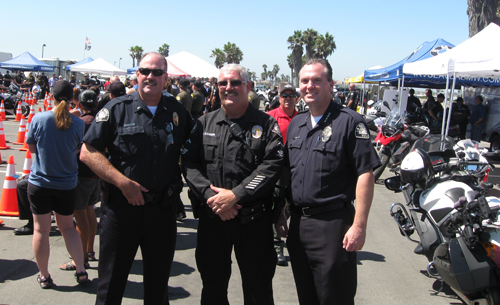 Officer Kanger flanked by acting Capt. Jeff Swaim, left, and Chief Jerry Price.