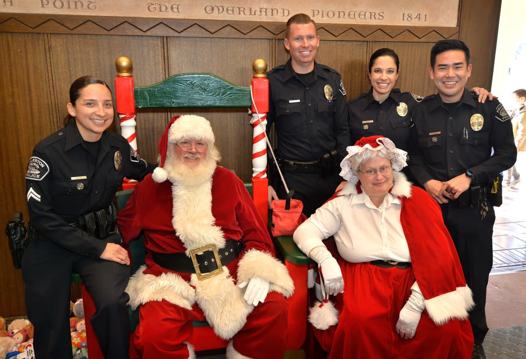 Fullerton PD officers Gaby Soto, left, xxx, Kathryn Hamel and Michael Yang with Santa and Mrs. Claus. Photo by Steven Georges/Behind the Badge OC