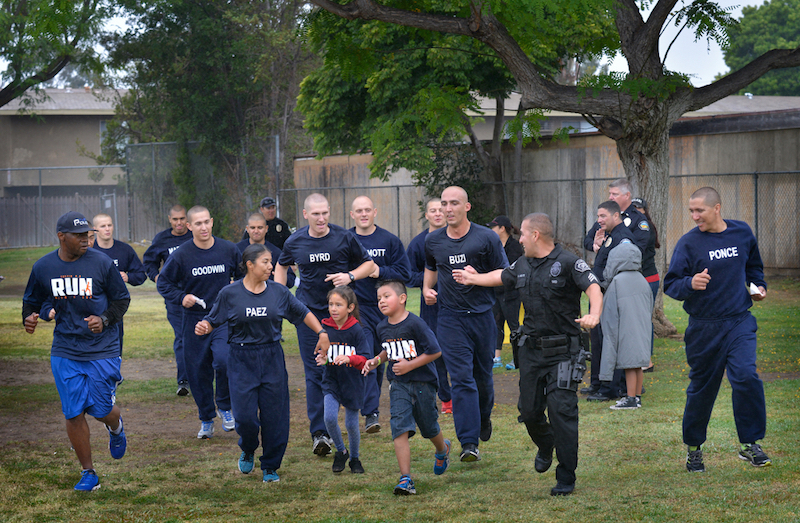 Tustin PD and cadets from Golden West College Criminal Justice Training Center’s Class of 152 run with kids of Robert Heideman Elementary during the Tustin PD’s Run Club. Photo by Steven Georges/Behind the Badge OC