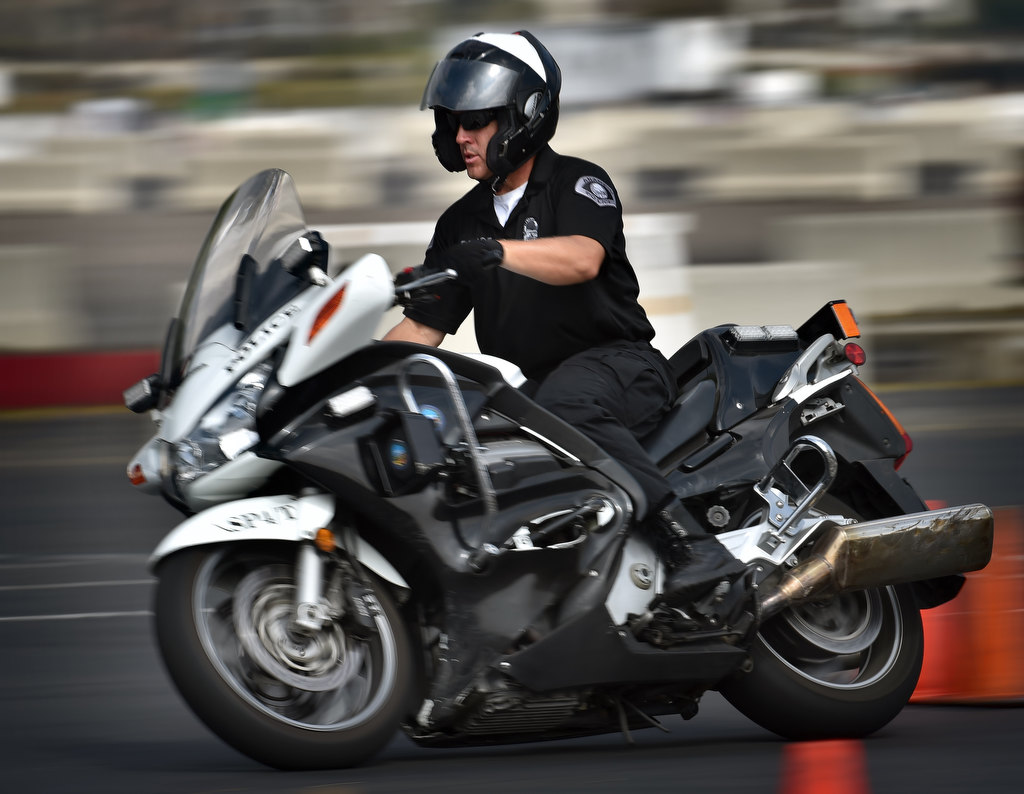 APD motor officers get new uniforms