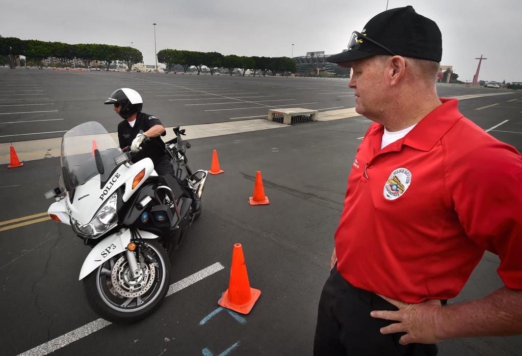 Anaheim PD Motor Instructor Doug Elms watches over Anaheim Officer Tony Silvestri as he runs through the Incline figure 8 course during Anaheim PD’s motorcycle school. Photo by Steven Georges/Behind the Badge OC