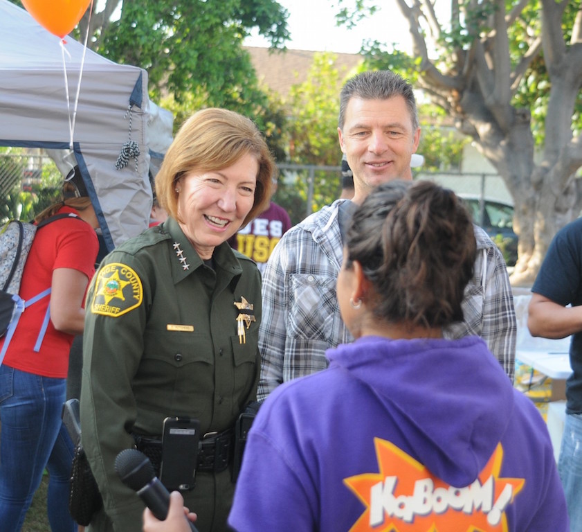 Sheriff Sandra Hutchens chats with a volunteer during the playground build in Anaheim. Photo by Lou Ponsi/Behind the Badge OC