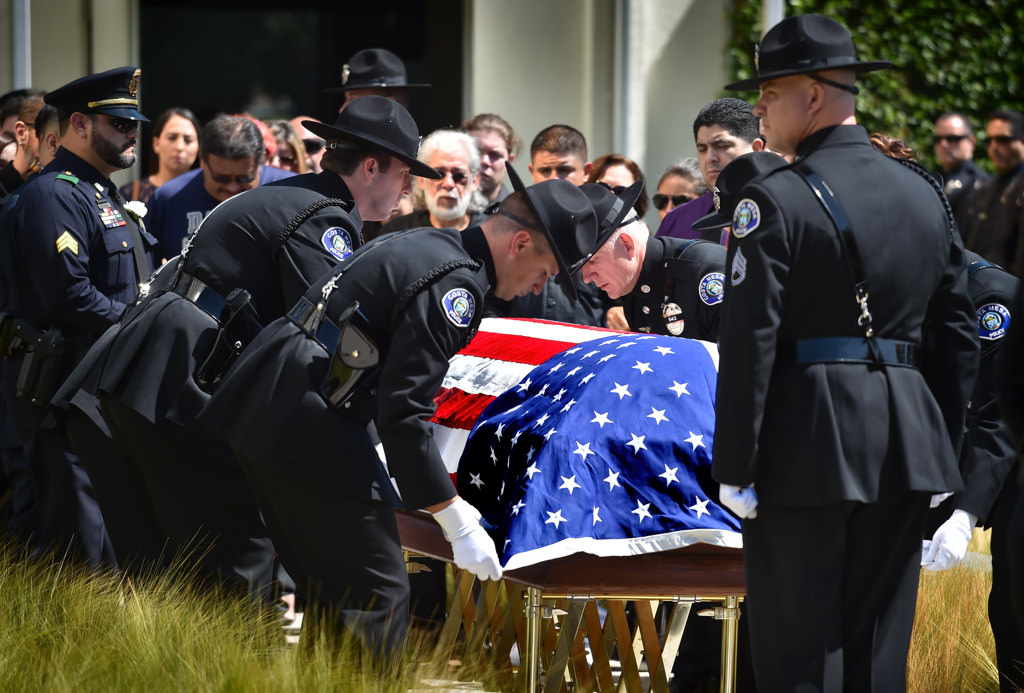 Southern California mourns Costa Mesa Police Officer Oscar Adrian Reyes ...