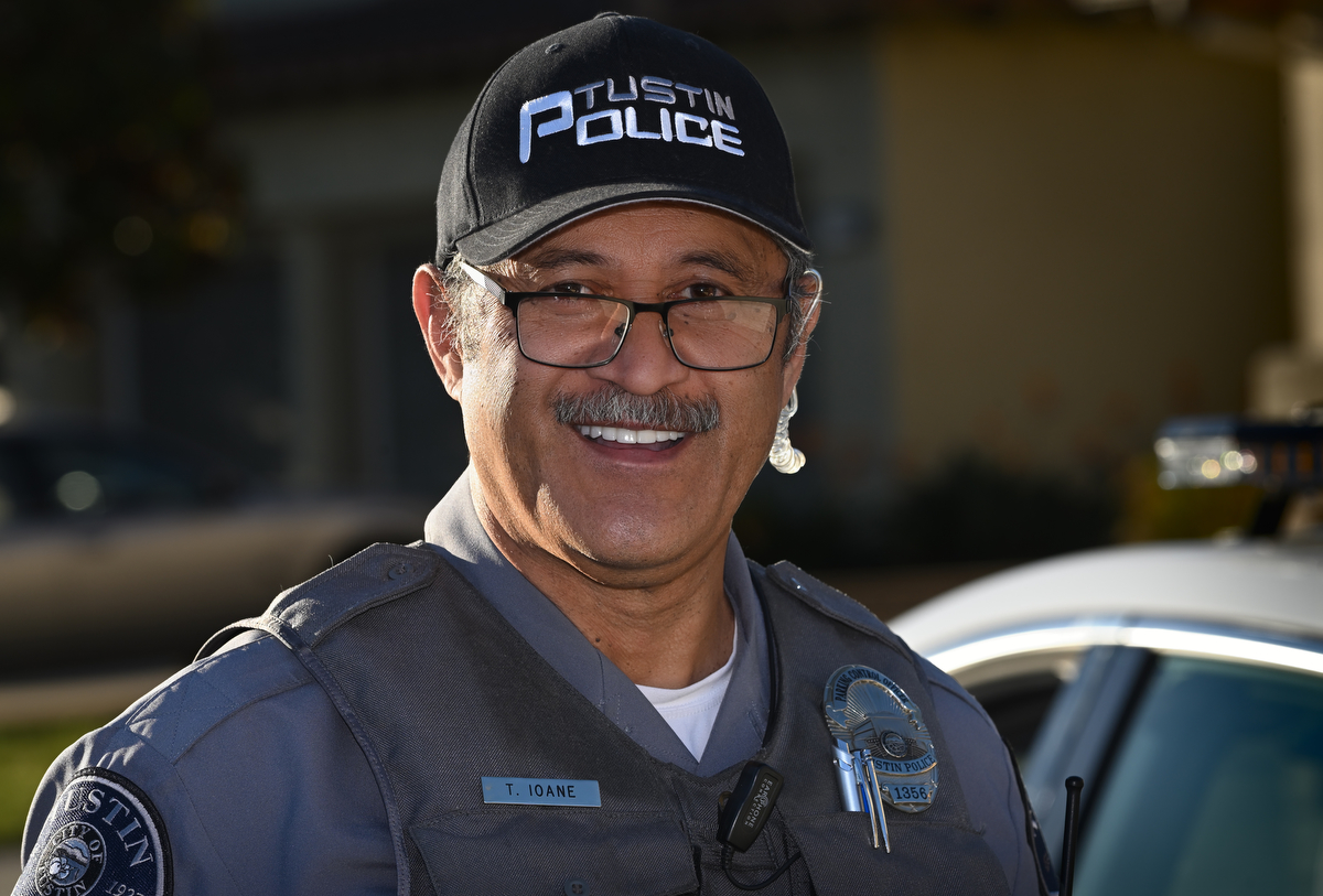 Tustin’s ‘leaf blower’ officer works hard to keep streets clean ...